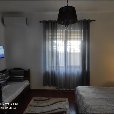 6 At Center Apartment